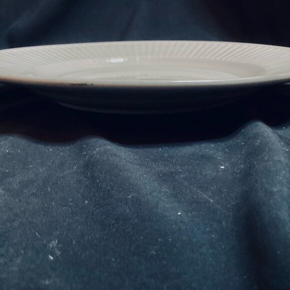 Gibson Ribbed and Dot White Dinner Plates - Picture 4 of 6